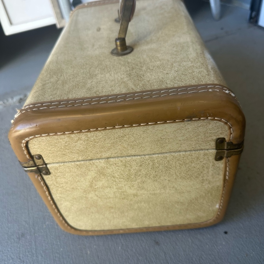 Vintage Hardshell Train Case - image 2